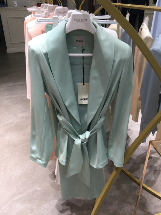 Essential blazer