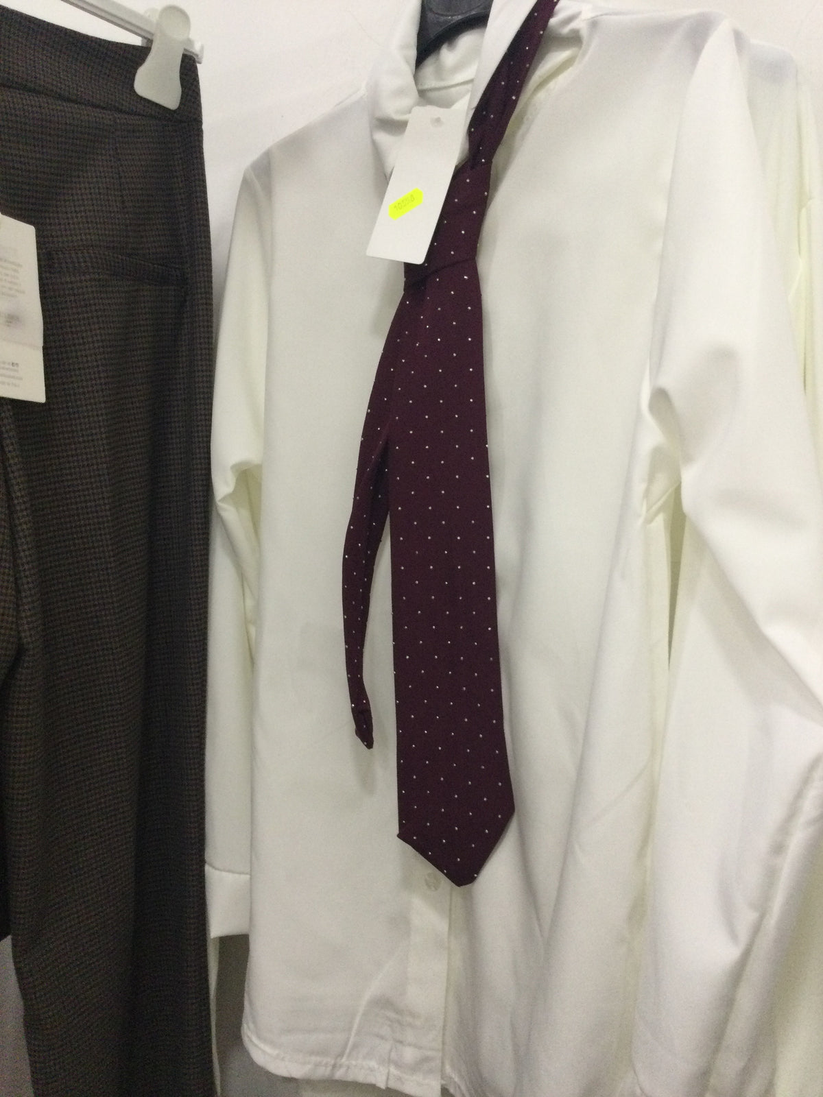 Camicia basic con cravatta